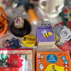 Box with 7lb's 8oz's of Vintage Collectable Items,